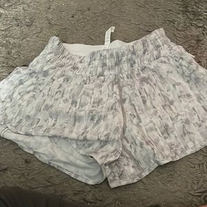 🍋🍋 Lululemon tracker shorts size 10